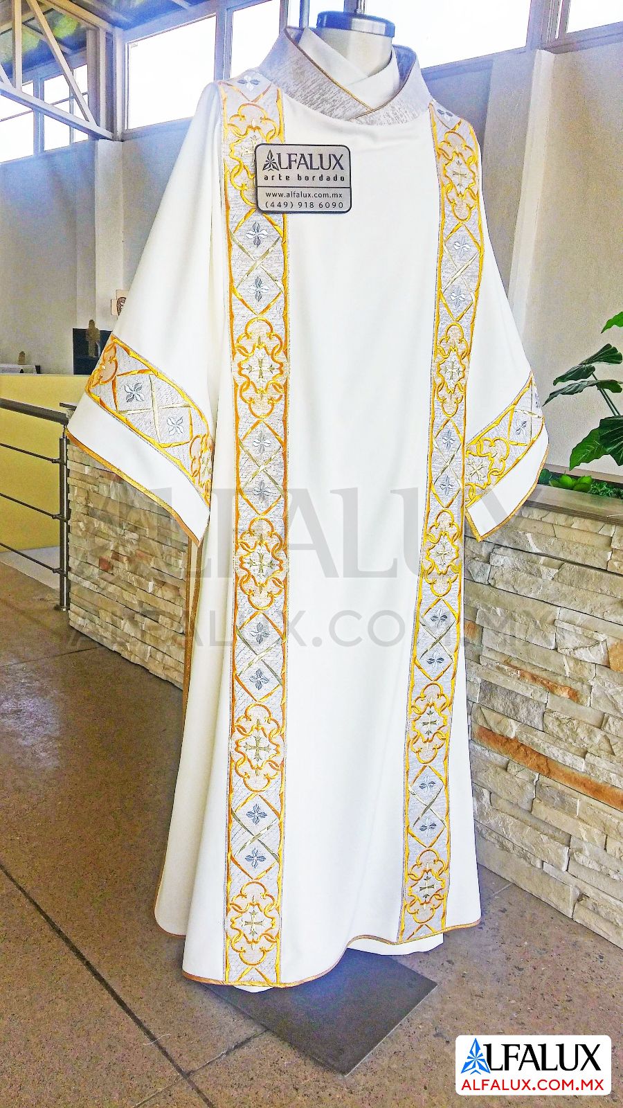 02 ROYAL Blanco Dalmática Brocado Doble Raya Mangas 342